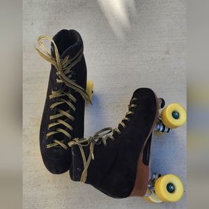 Moon Boot size 11 Skates